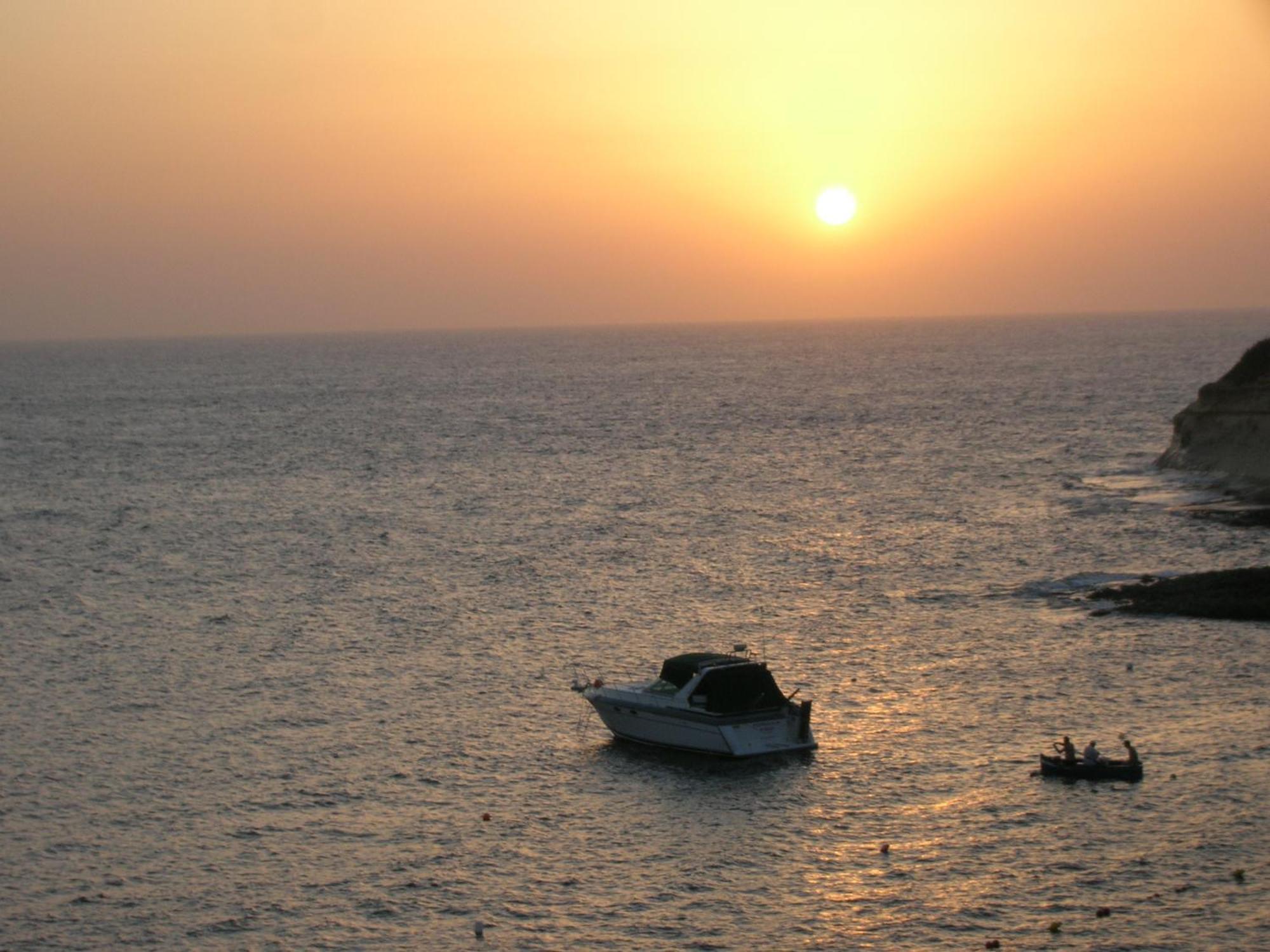 Sunset Seaview Apartments มาร์ซาลฟอร์น ภายนอก รูปภาพ
