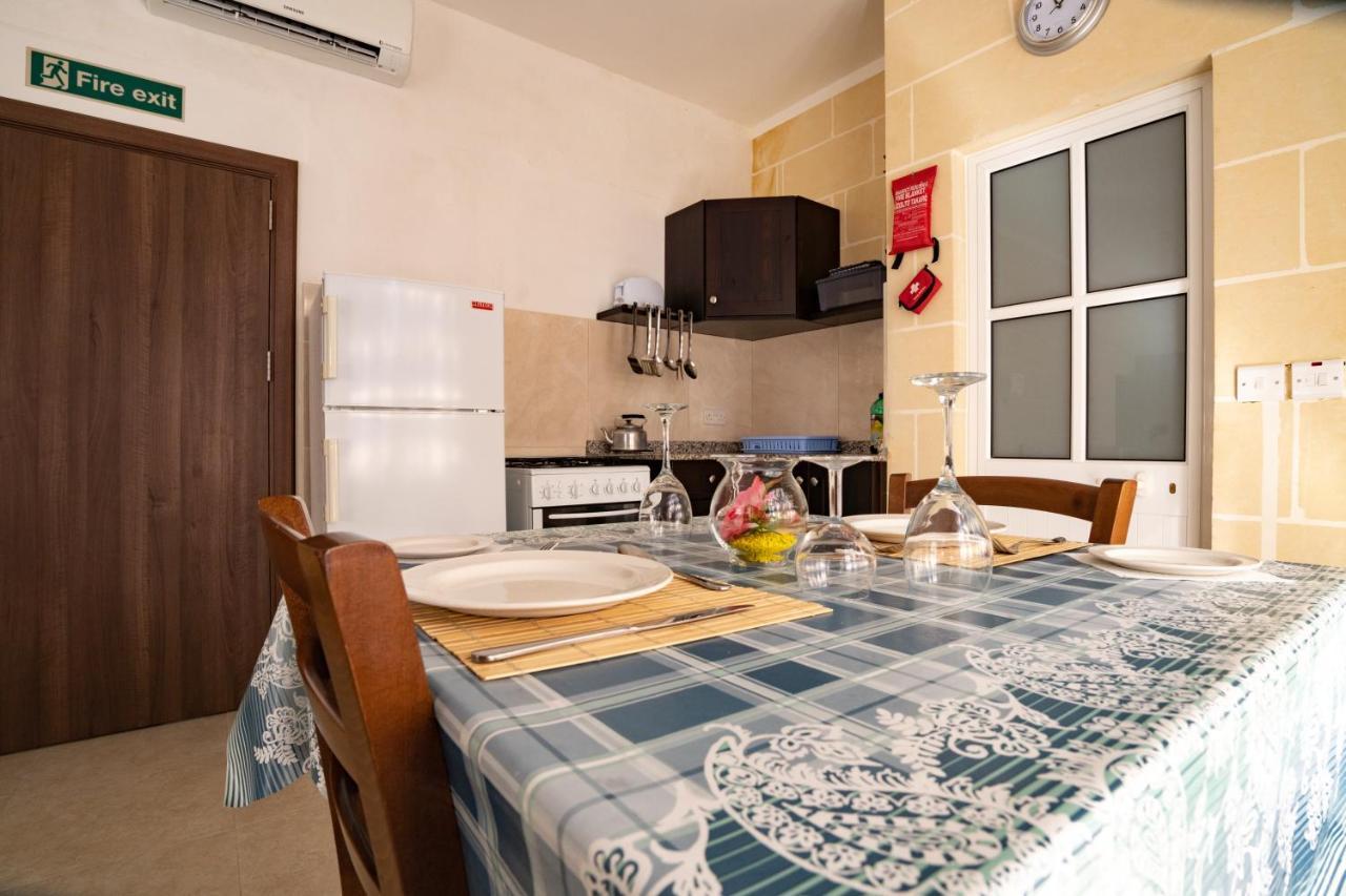 Sunset Seaview Apartments มาร์ซาลฟอร์น ภายนอก รูปภาพ